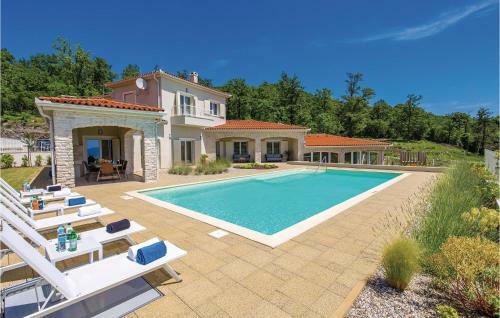 Five-bedroom Holiday Home In Veprinac