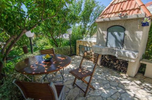 Holiday Home (160-1)