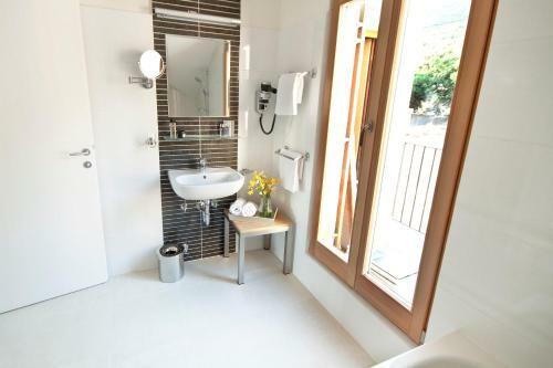 Eol Apartments