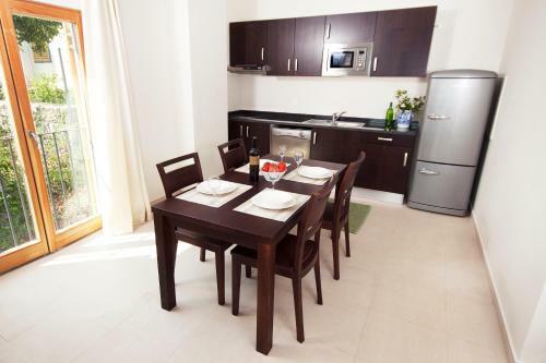 Eol Apartments
