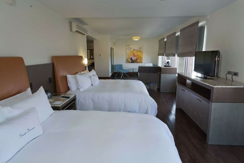 Doubletree By Hilton - The Tudor Arms Hotel