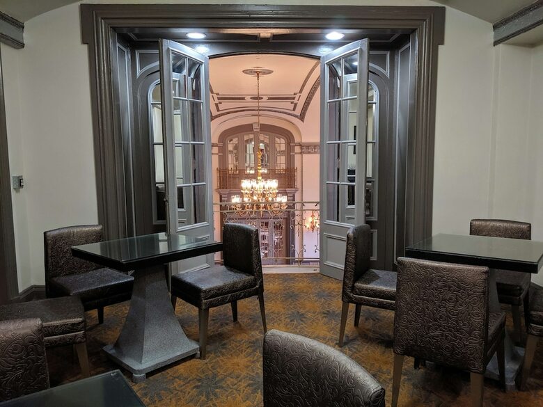 Doubletree By Hilton - The Tudor Arms Hotel