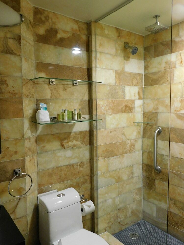 Doubletree By Hilton - The Tudor Arms Hotel
