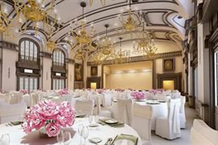 Doubletree By Hilton - The Tudor Arms Hotel