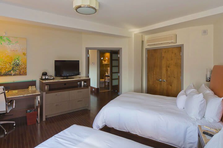Doubletree By Hilton - The Tudor Arms Hotel