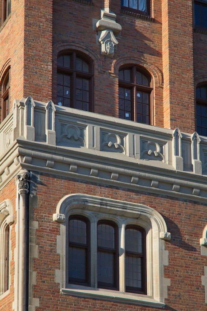 Doubletree By Hilton - The Tudor Arms Hotel
