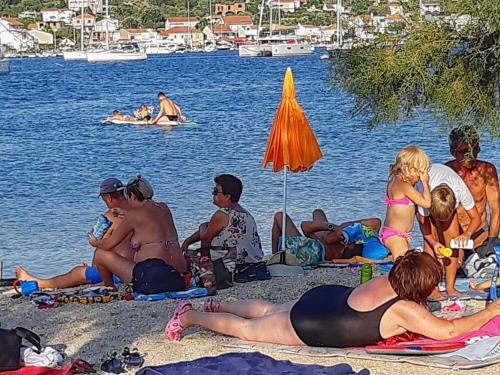 Family Friendly Seaside Apartments Vinisce (trogir) - 5946