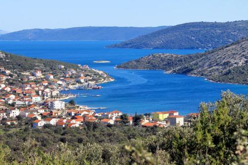 Family Friendly Seaside Apartments Vinisce (trogir) - 5946