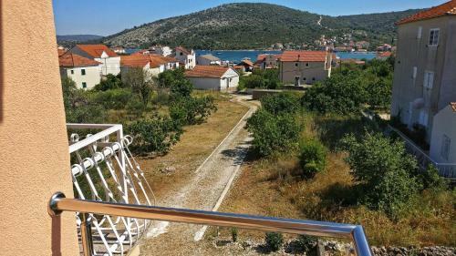 Apartments With A Parking Space Vinisce (trogir) - 12676