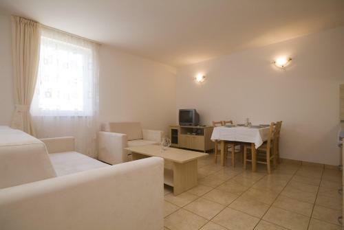 Apartments Jakov