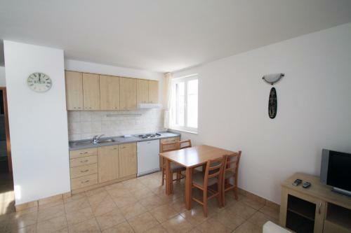 Apartments Jakov