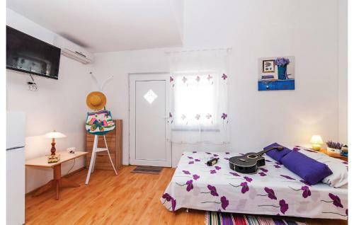 Two-bedroom Apartment In Vinjerac