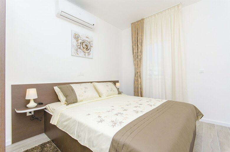 Apartments Villa V