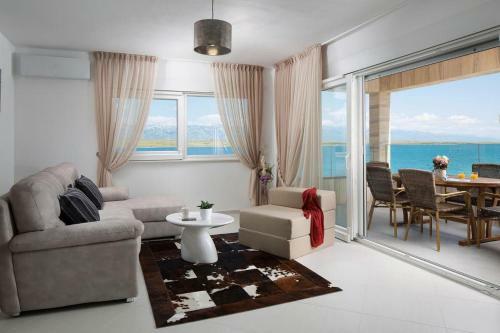Apartments Malibu Royal
