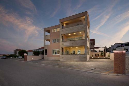 Apartments Malibu Royal