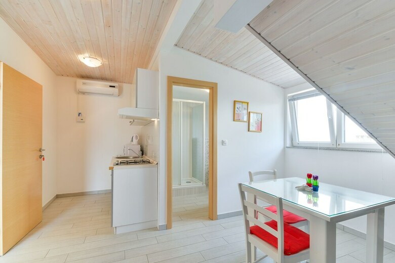 Apartments Salitre?i?