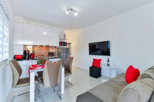 Apartments Veli?