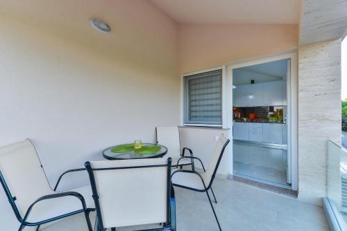 Apartments Veli?