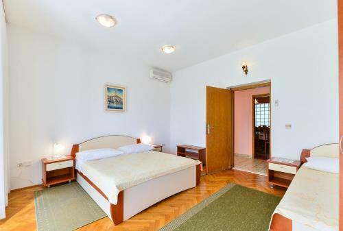 Apartments Liveri?