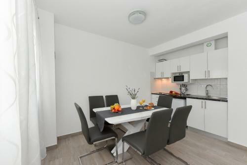 Apartamentos Crowonder Luxury Vir
