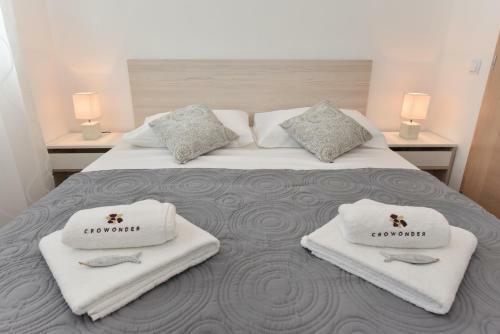 Apartamentos Crowonder Luxury Vir