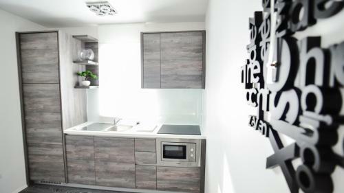 Sunset Deluxe Apartments