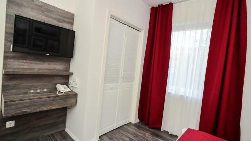 Sunset Deluxe Apartments