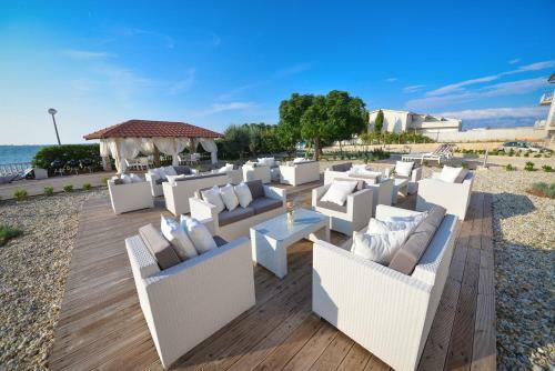 Sunset Deluxe Apartments