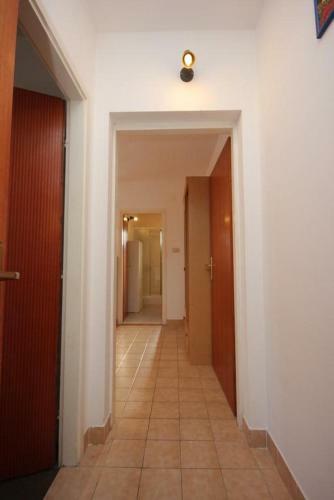 Apartment Vis 2412a
