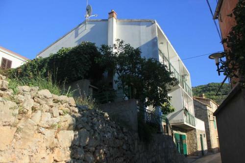 Apartment Vis 2412a