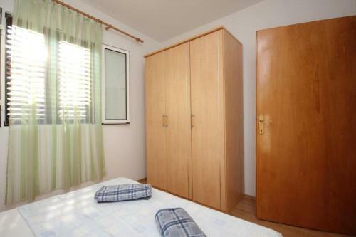 Apartments By The Sea Vis - 2412