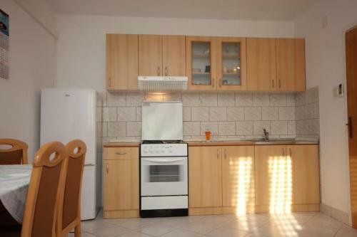 Apartments By The Sea Vis - 2412