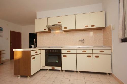 Apartments By The Sea Vis - 2412