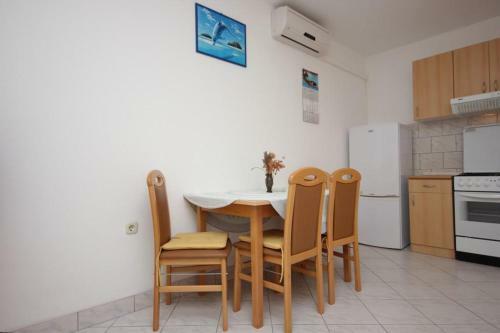 Apartments By The Sea Vis - 2412