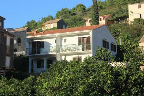 Apartments By The Sea Vis - 2412