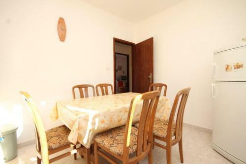 Apartments With A Parking Space Rukavac (vis) - 8849