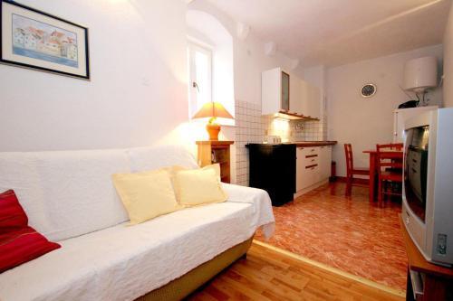 Apartments By The Sea Vis - 8932