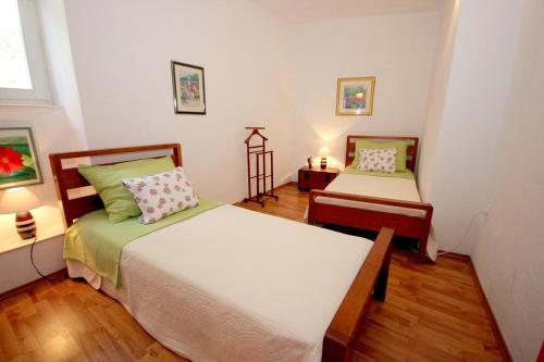 Apartments By The Sea Vis - 8932