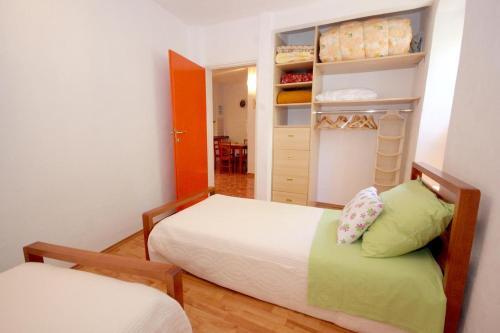 Apartments By The Sea Vis - 8932