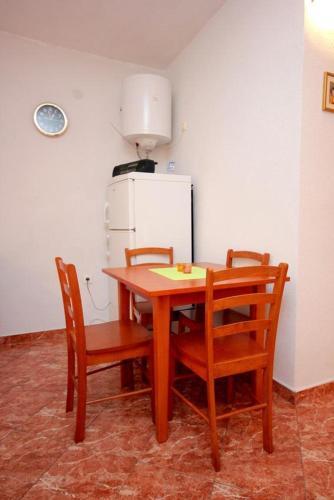 Apartments By The Sea Vis - 8932