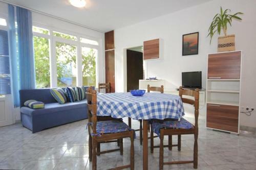 Apartments By The Sea Vis - 8534