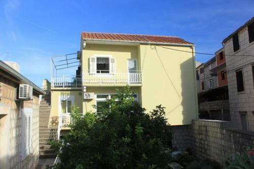 Apartments By The Sea Vis - 8534