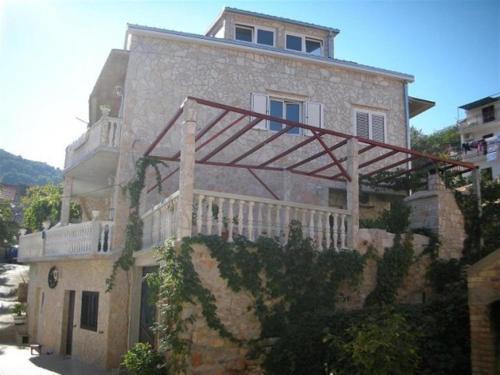Apartments By The Sea Vis - 15926