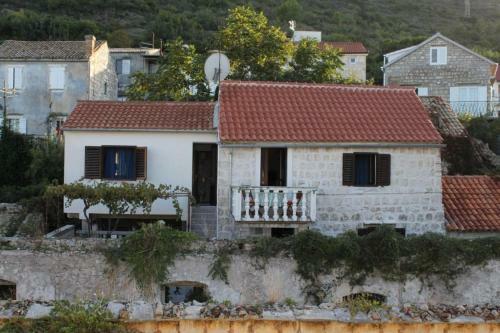 Apartments By The Sea Vis - 8921
