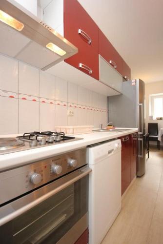 Apartments By The Sea Vis - 8876