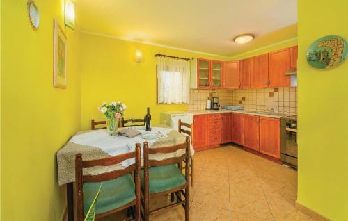 One-bedroom Apartment In Viskovo