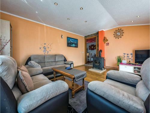 Three-bedroom Holiday Home In Visnjan
