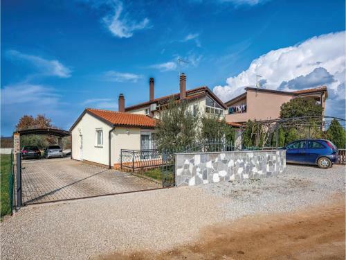 Three-bedroom Holiday Home In Visnjan