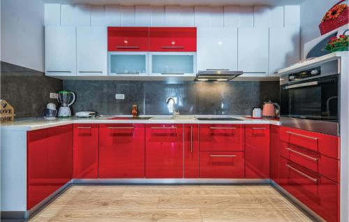 Three-bedroom Holiday Home In Visnjan