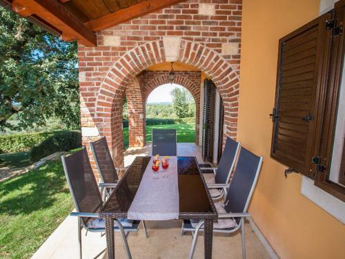 Villa Hrast Ba?va